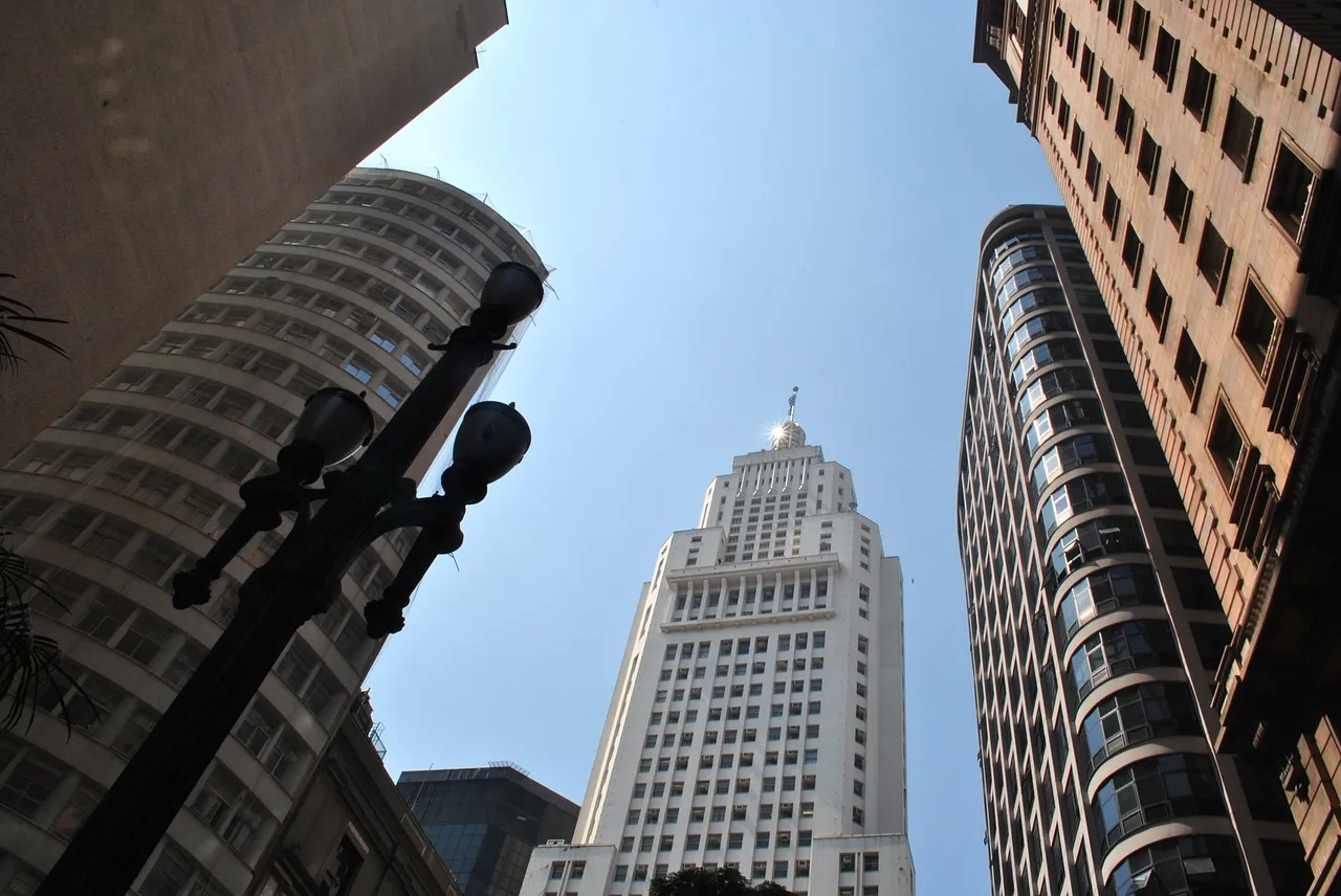 Quer conhecer mesmo o centro de São Paulo? Que tal um passeio a pé?