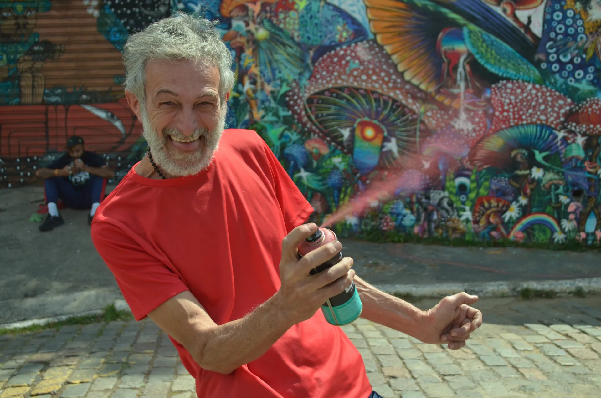 Entre cachimbos e sprays: a história do pioneiro do grafite no ABC