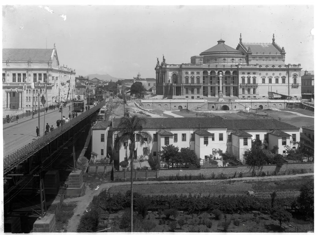 Praça Ramos de Azevedo. Veja fotos históricas