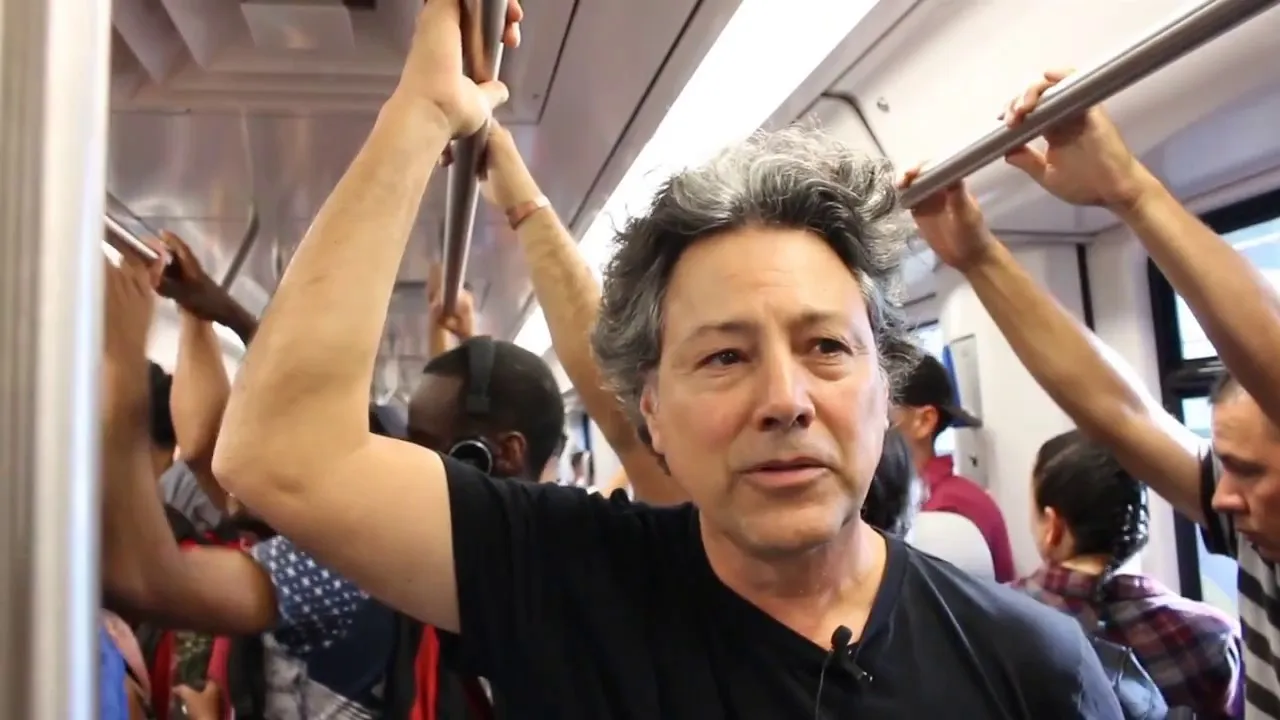 “Não devemos copiar Paris, mas definir nossa própria agenda”, diz Alejandro Echeverri, pai do urbanismo social