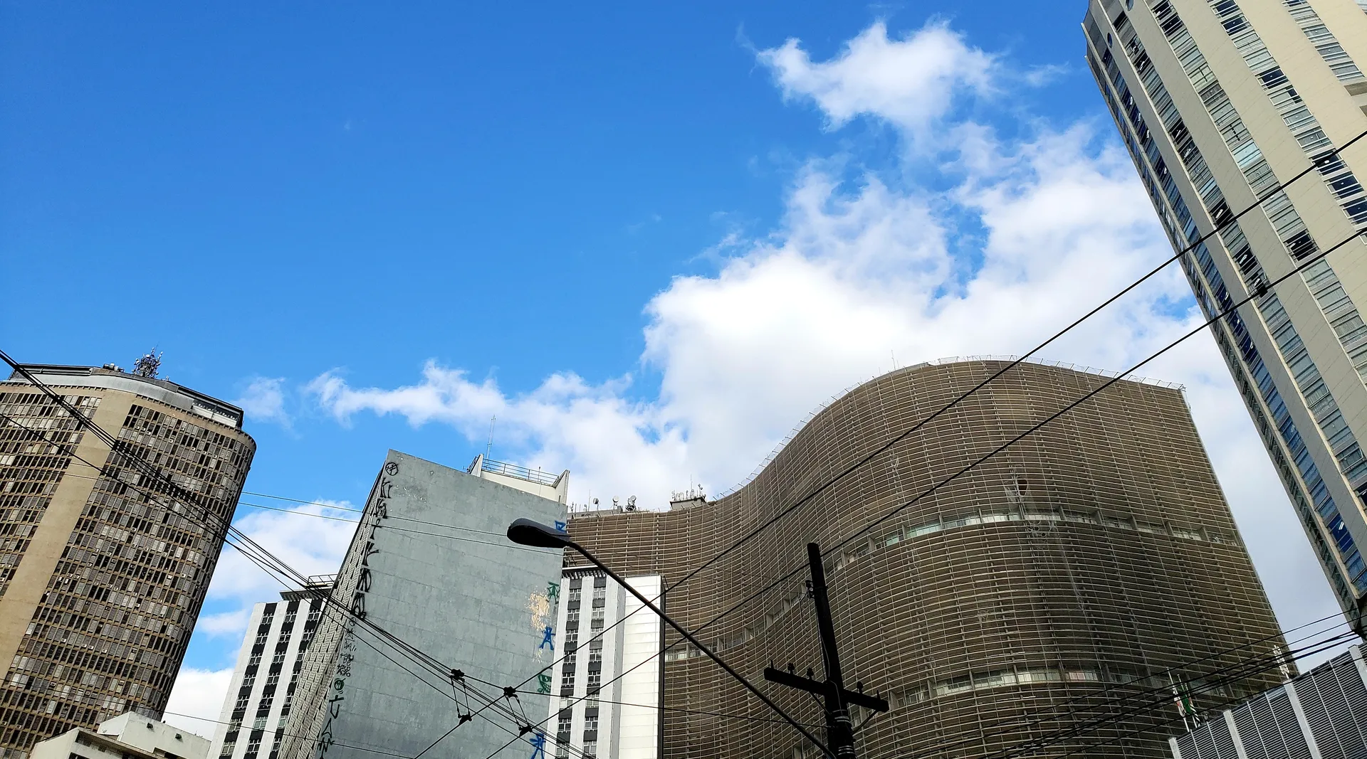 Série Prédios Modernistas destaca a arquitetura modernista no Centro de São Paulo
