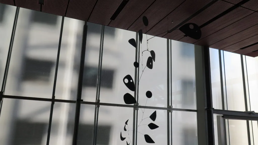 Móbile Viúva Negra, de Alexander Calder, será exposto na nova sede do IMS