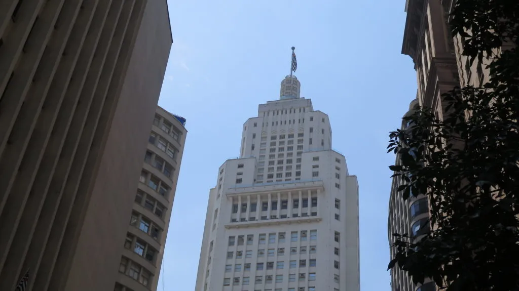 Visitamos o Farol Santander, antigo Banespão. Veja como é por dentro