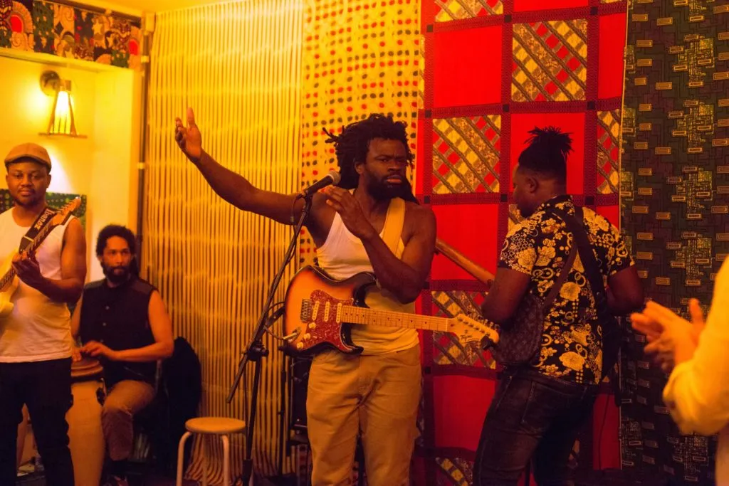 Conheça o Centro Cultural Afrika, reduto de música africana na Bela Vista