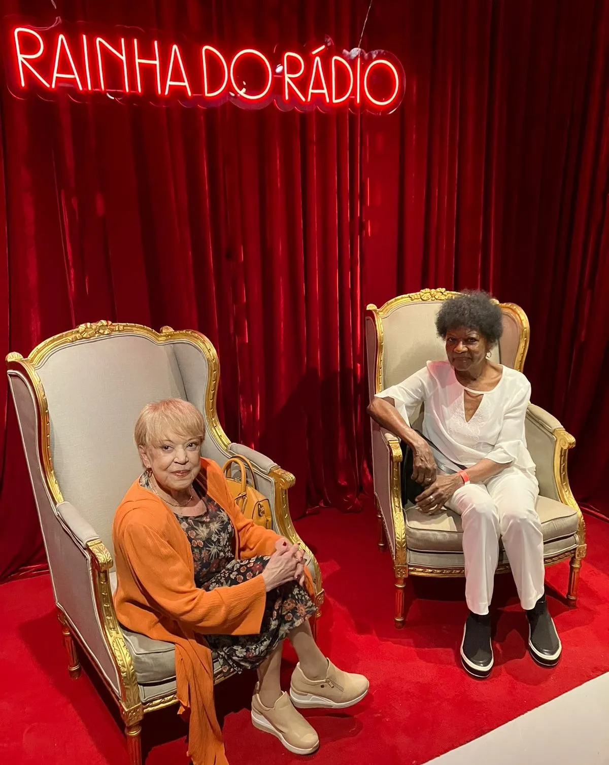 As Cantoras e a História do Rádio no Brasil em exposição no Farol Santander