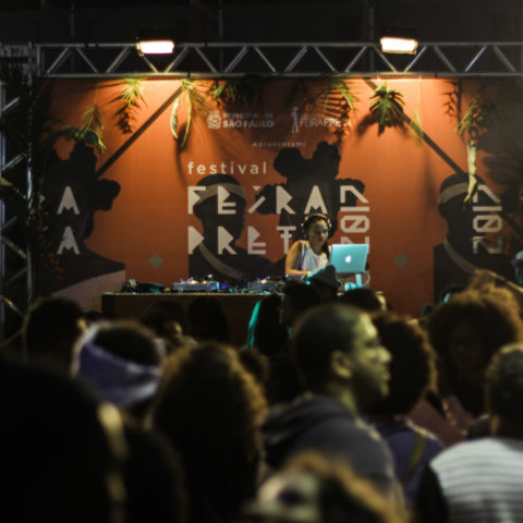 Feira Preta 2018 tem debates, compras e shows com Elza Soares e Rincon Sapiência