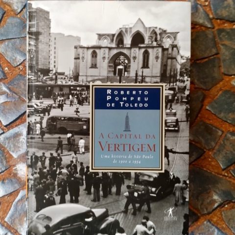 A Capital da Vertigem: um livro para andar pelo Centro e viajar